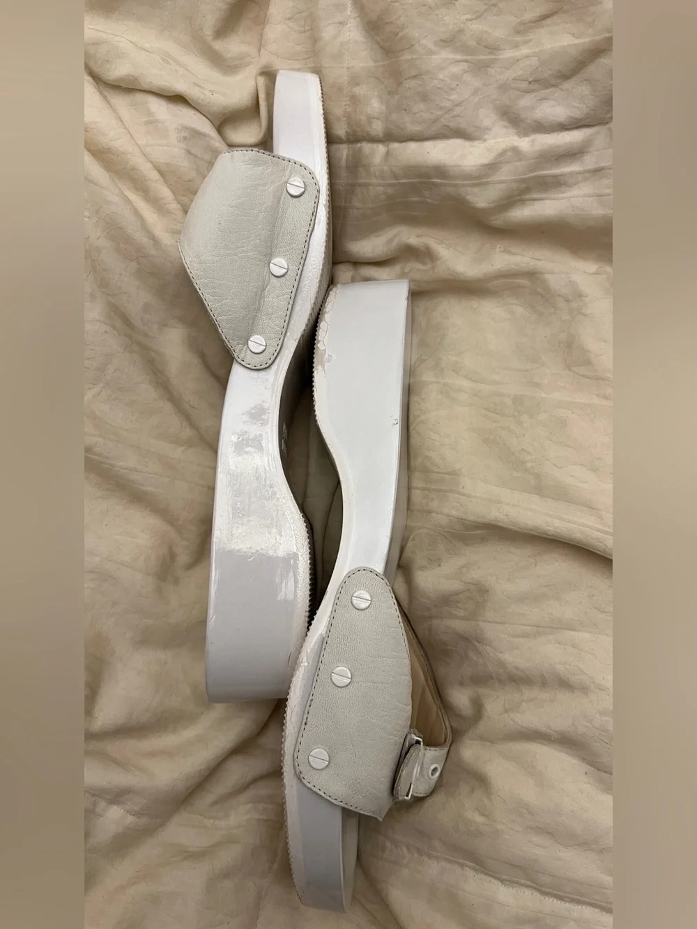 DR. SCHOLL’s white sandals 9